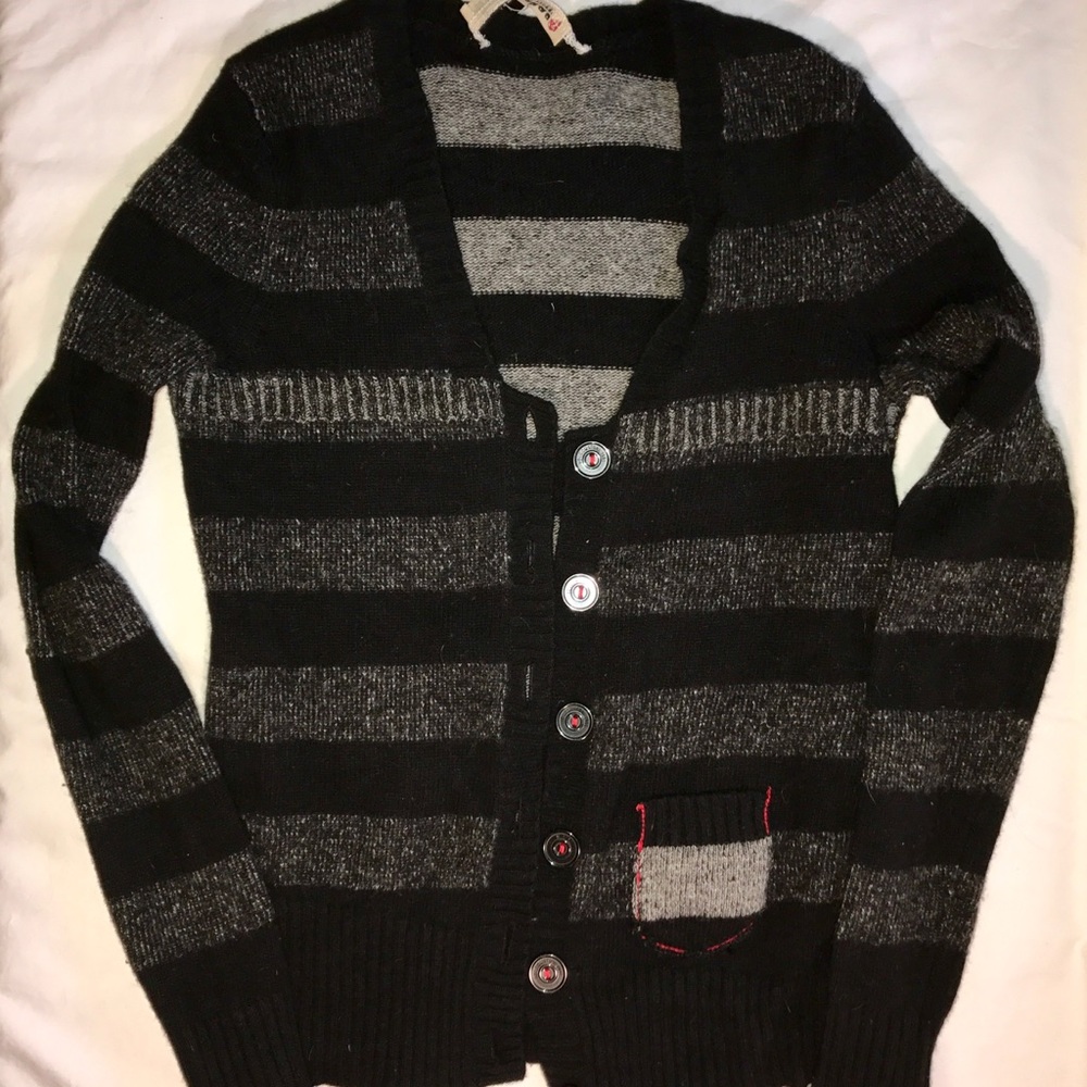 Women's Volcom sweater•XS